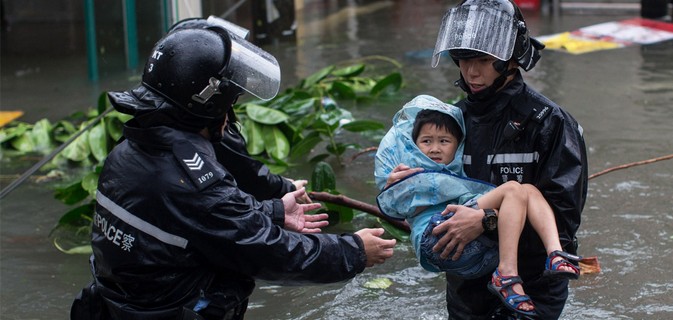 Тайфун "Мангхут" обрушился на страны Азии