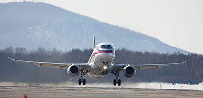 Первый полет российского самолета SJ-100 с двигателем ПД-8 успешно завершен